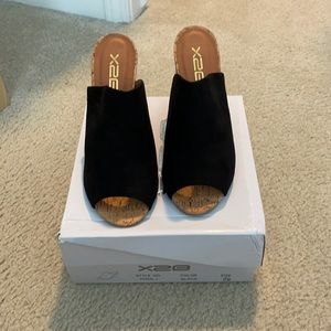 X2B Sandel heels black size 7.5
